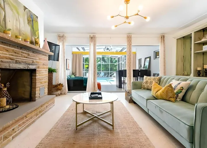 Fantastic Island House 1 Mile To The Beach With Heated Pool