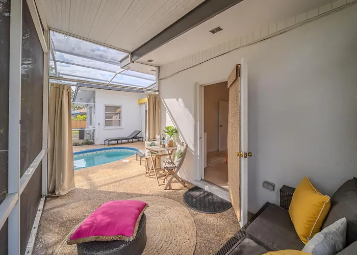 Fantastic Island House 1 Mile To The Beach With Heated Pool