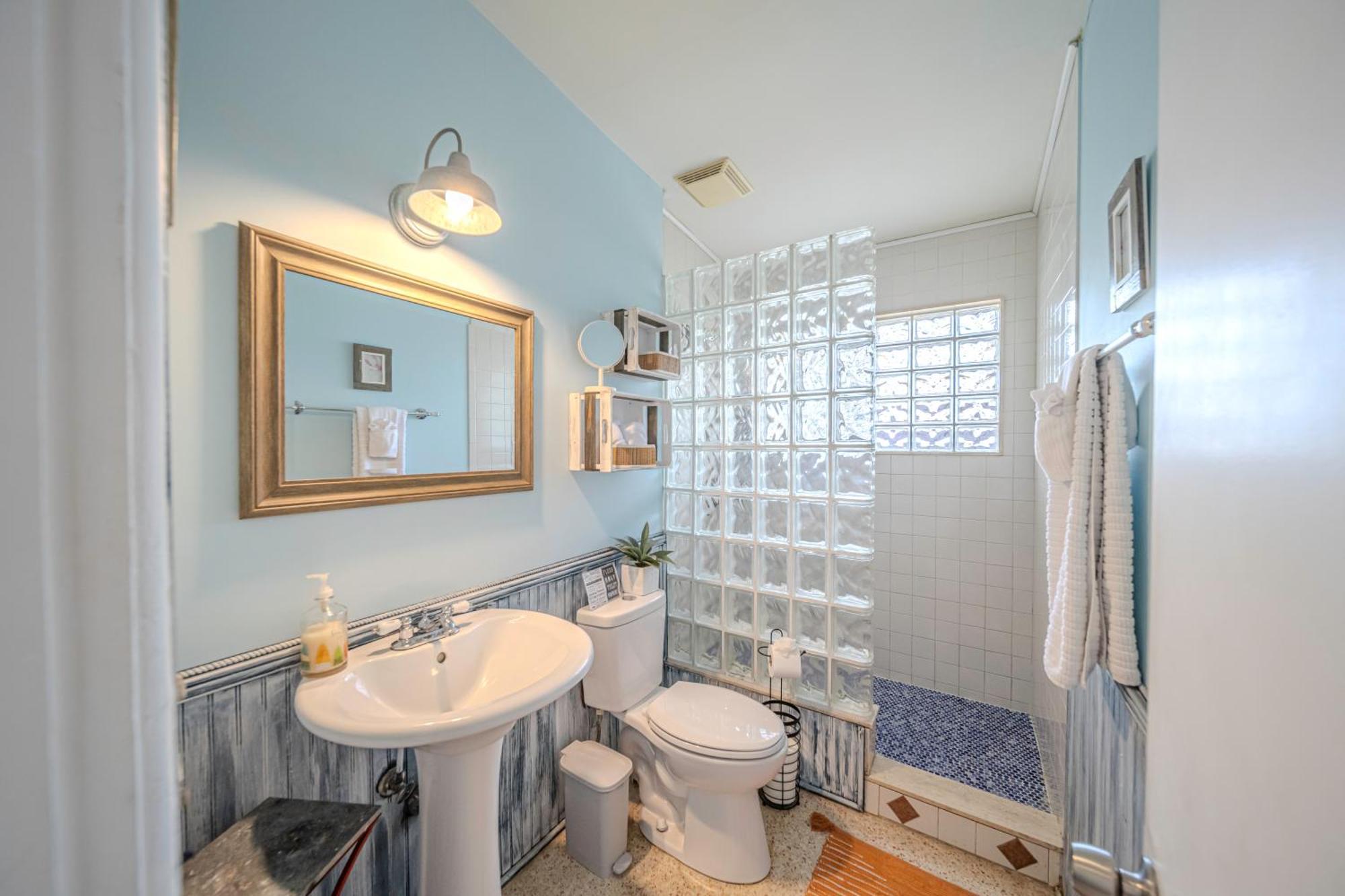 Fantastic Island House 1 Mile To The With Heated Pool Hébergement de vacances