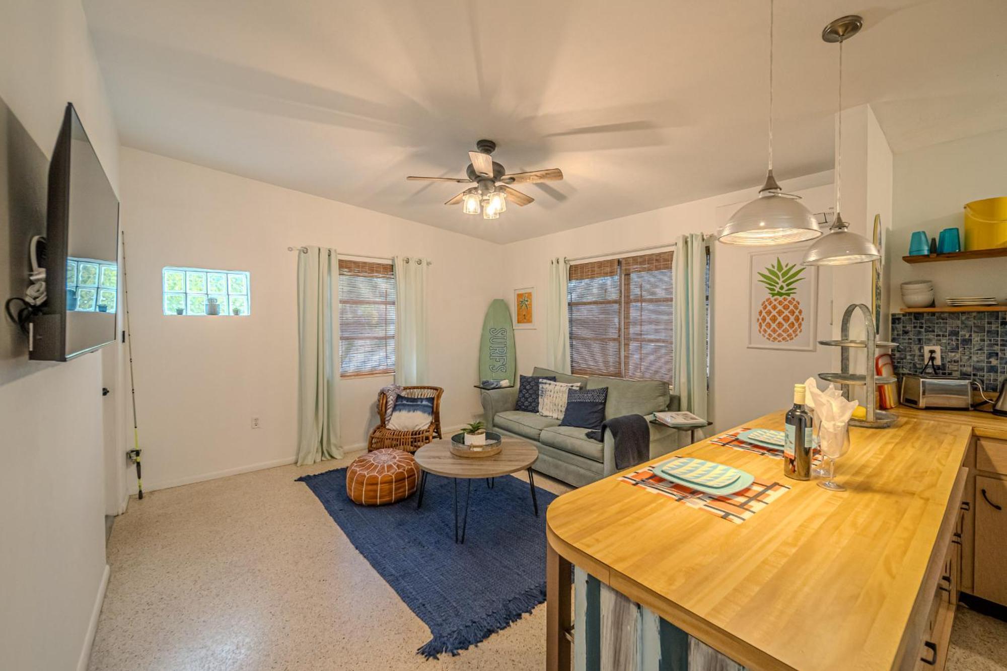 Fantastic Island House 1 Mile To The With Heated Pool Hébergement de vacances Sarasota